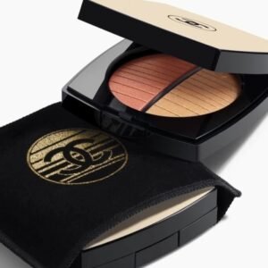 درجتين من هايلايتر وبلاشر تشانيلTwo shades of Chanel highlighter and blush